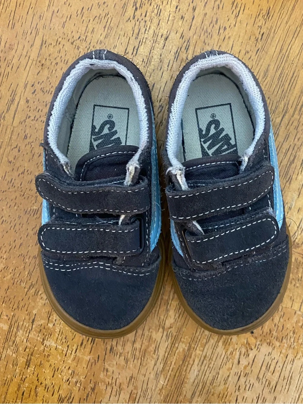 Adorable Vans Old Skool V Shoes…Toddler size 6
